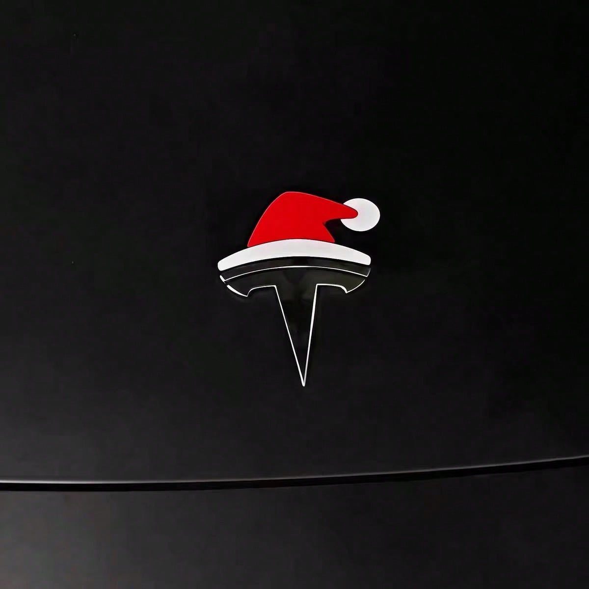 Festive Christmas Hat Car Badge – Slightly Raised Decorative Sticker for Cars & Holiday Auto Decor（2pcs）