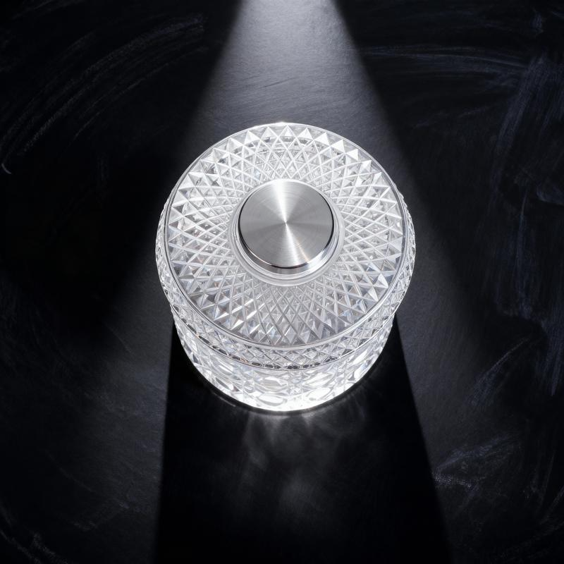 Star-Cut Rotating Crystal Glass - Elegant 360° Spinning Whiskey Tumbler