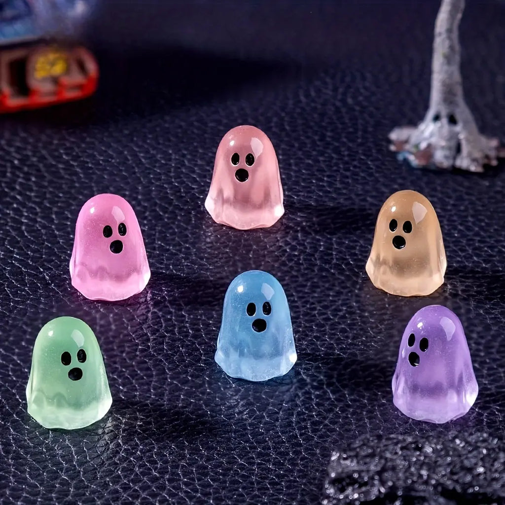 Random Glow-in-the-Dark Mini Ghost Figurines, Cute Halloween Resin Decorations for DIY Crafts & Micro Landscapes, 20/50PCS