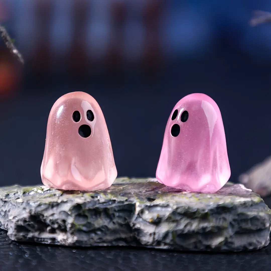 Random Glow-in-the-Dark Mini Ghost Figurines, Cute Halloween Resin Decorations for DIY Crafts & Micro Landscapes, 20/50PCS