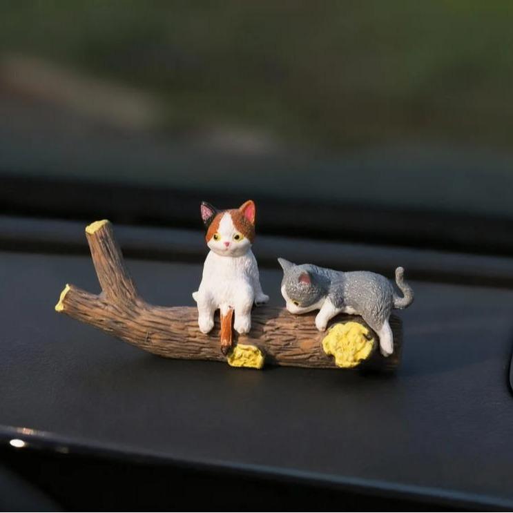 MUNBYN 2026 Mini Cat Desk Figurines Set of 5