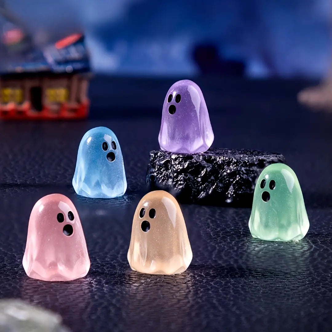 Random Glow-in-the-Dark Mini Ghost Figurines, Cute Halloween Resin Decorations for DIY Crafts & Micro Landscapes, 20/50PCS