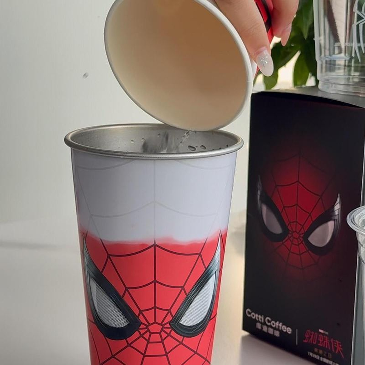 Web Hero Color Changing Tumbler with Lid & Straw, 500ml/700ml Temperature-Reactive Cup for Coffee, Soda, Water & Iced Drinks