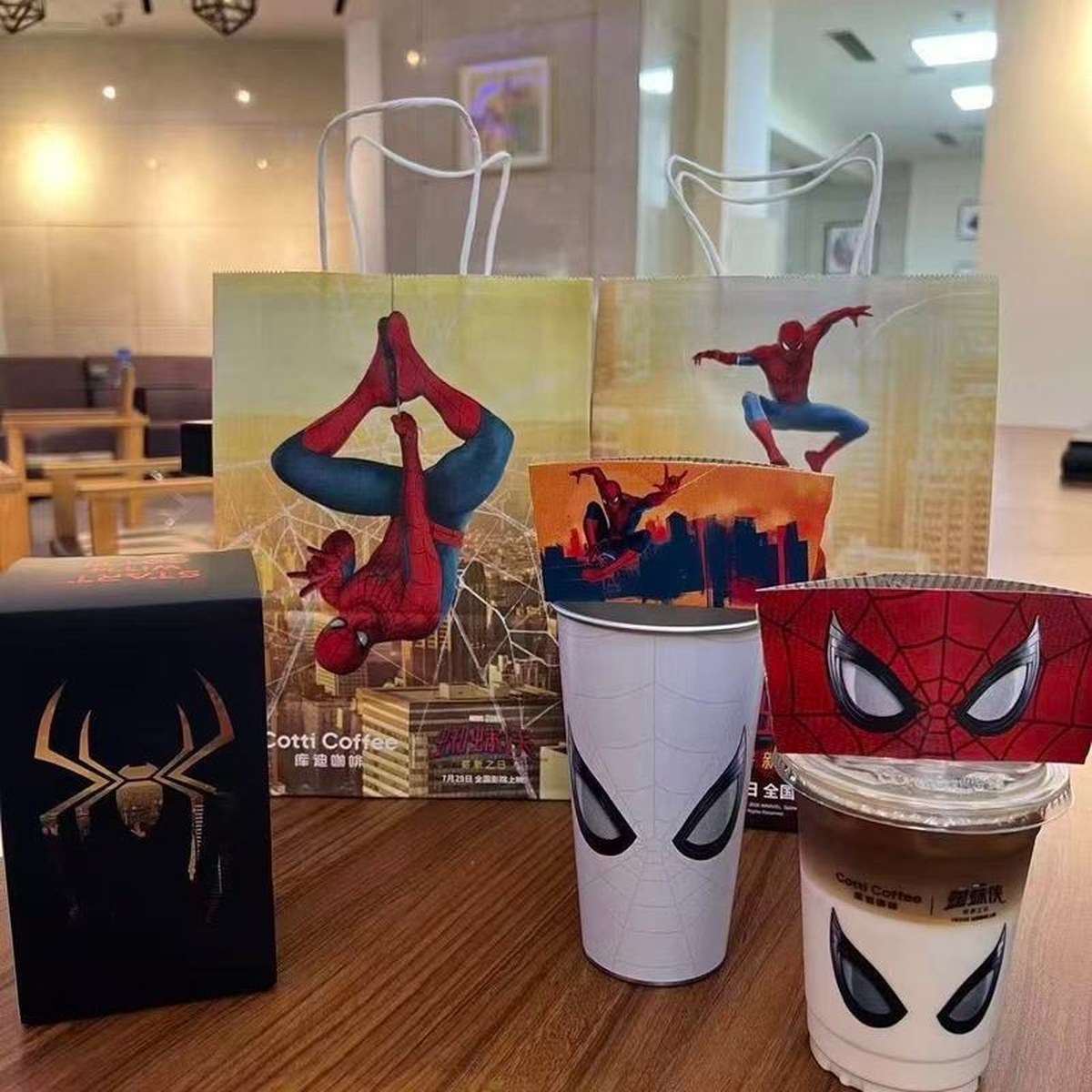 Web Hero Color Changing Tumbler with Lid & Straw, 500ml/700ml Temperature-Reactive Cup for Coffee, Soda, Water & Iced Drinks