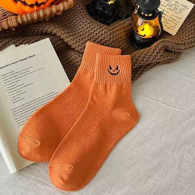 Halloween Socks for Women & men, One Size Fits Most, Cute Pumpkin & Ghost Novelty Crew Socks, Soft Warm Stretchy Knit Socks for Fall Winter, Halloween Party Gifts